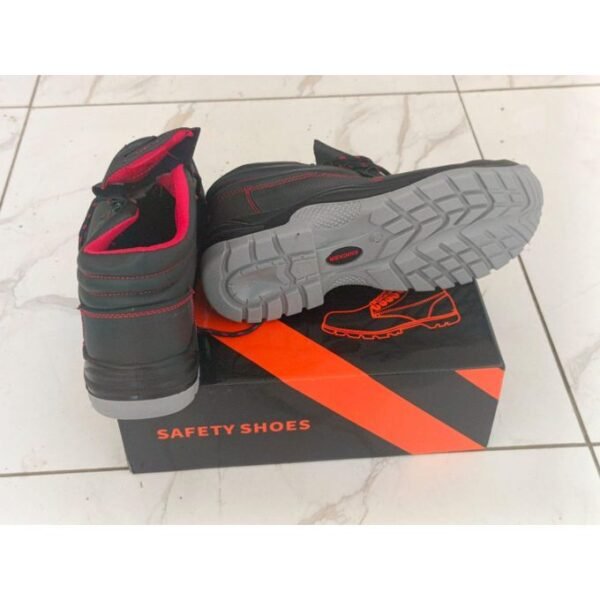 New Knicker safety boots - Image 5