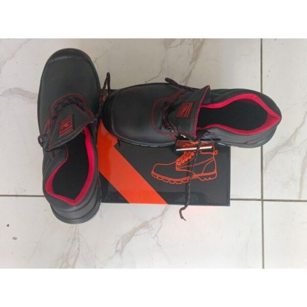 New Knicker safety boots - Image 2